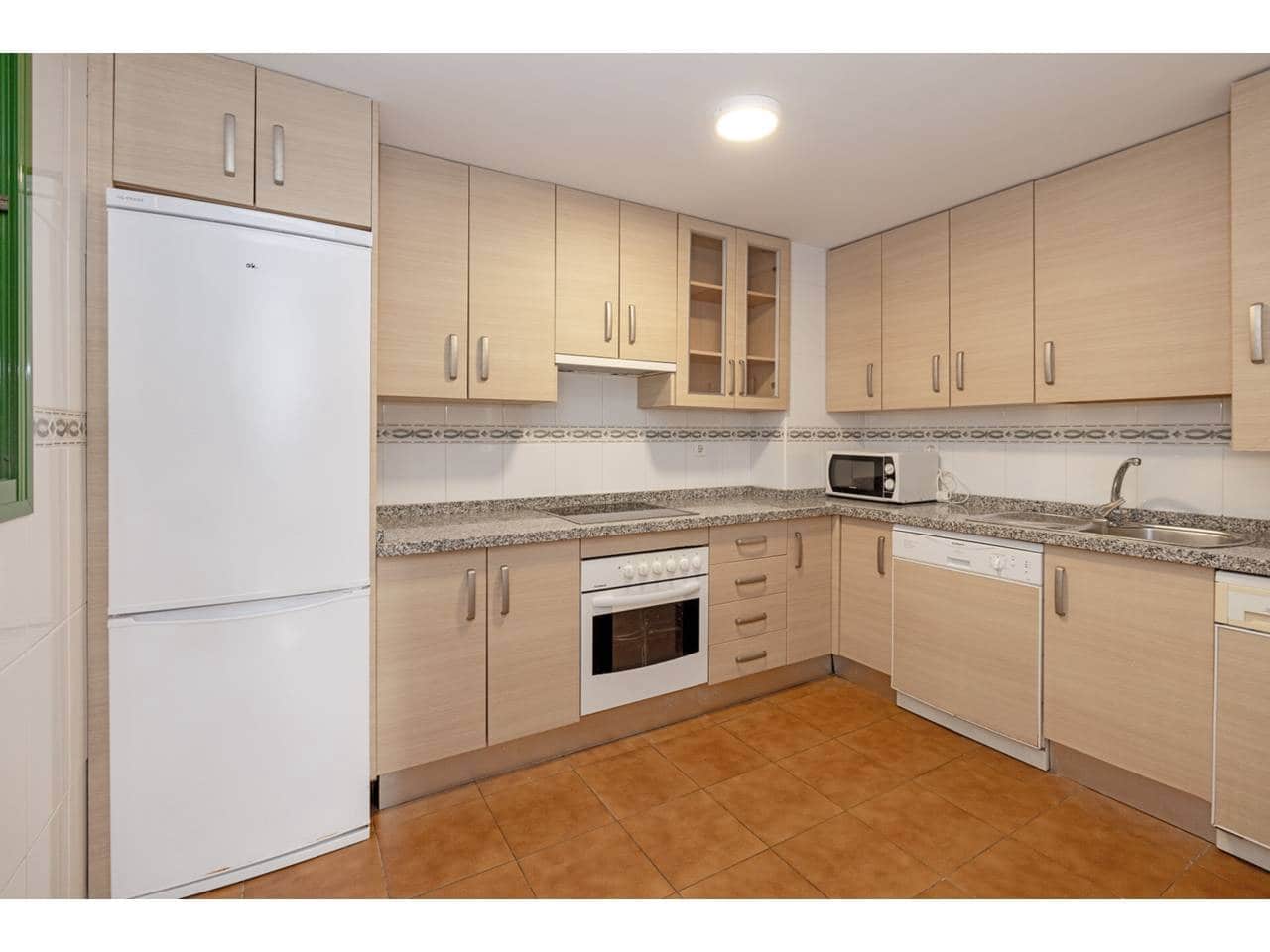 2 quarto Apartamento para venda em Manilva com piscina garagem - 199 000 € (Ref: 9413838)