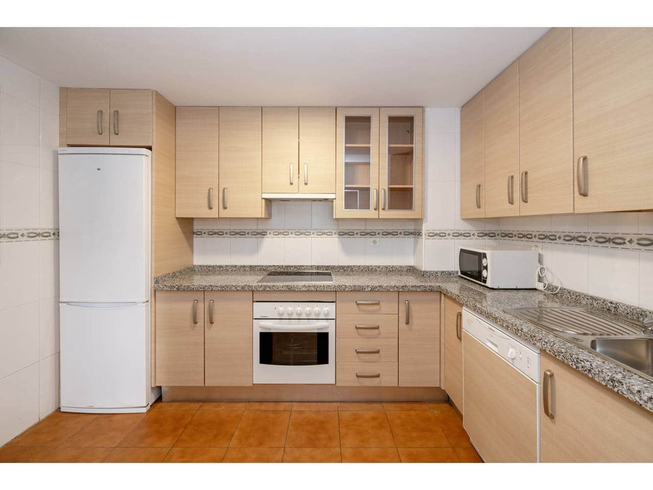 2 quarto Apartamento para venda em Manilva com piscina garagem - 199 000 € (Ref: 9413838)