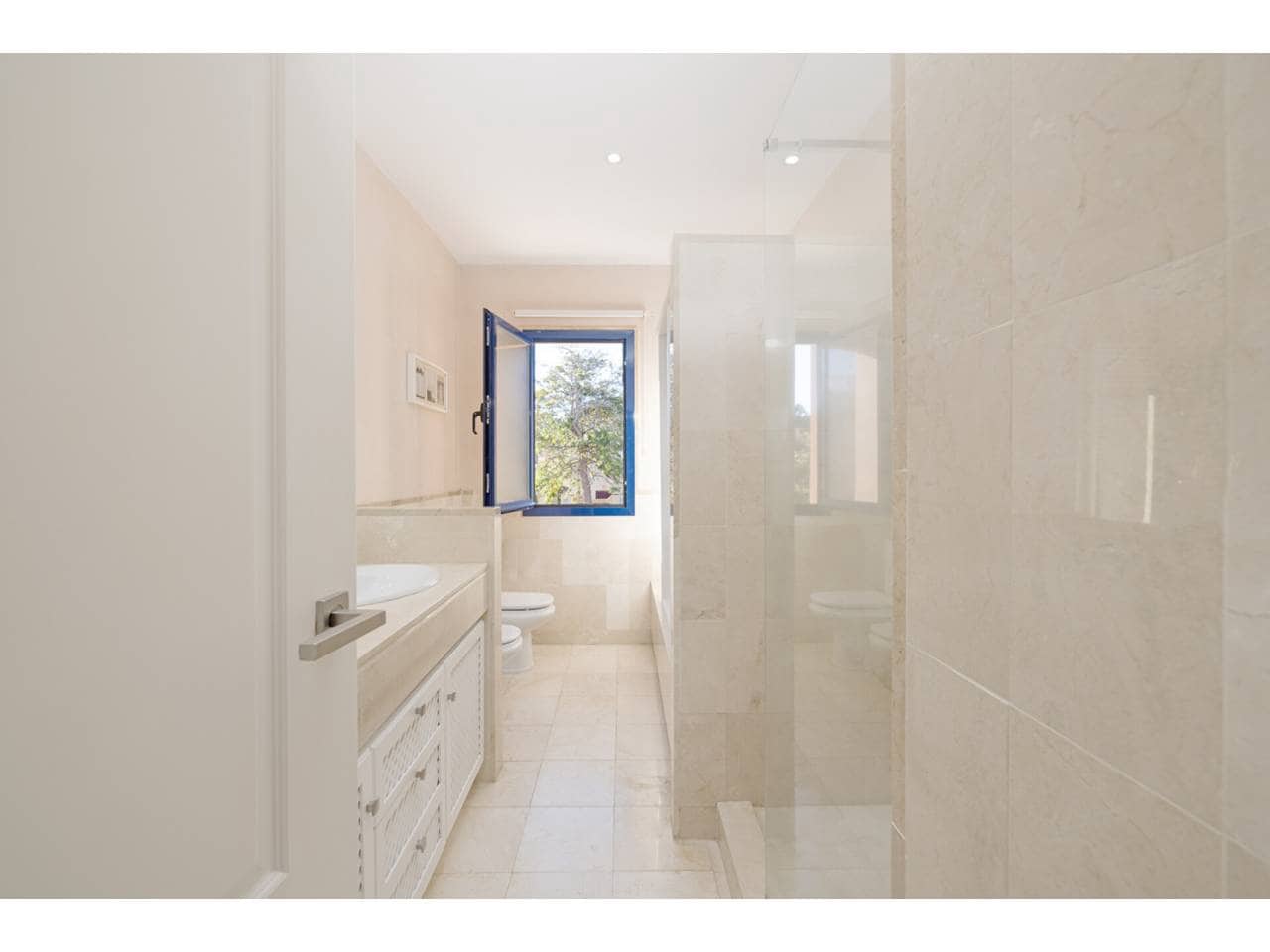 4 sypialnia Willa na sprzedaż w Sotogrande z basenem garażem - 735 000 € (Ref: 9433163)