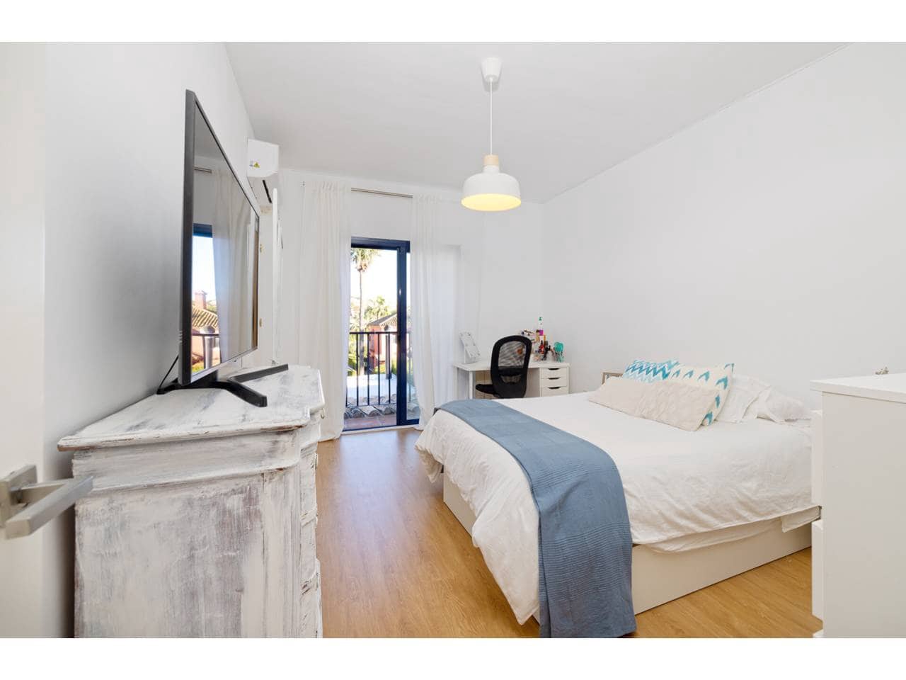 4 sypialnia Willa na sprzedaż w Sotogrande z basenem garażem - 735 000 € (Ref: 9433163)