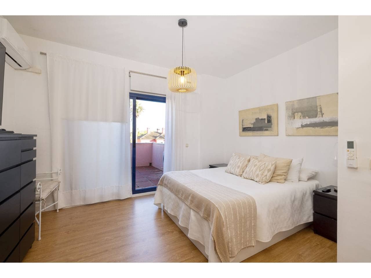 4 sypialnia Willa na sprzedaż w Sotogrande z basenem garażem - 735 000 € (Ref: 9433163)