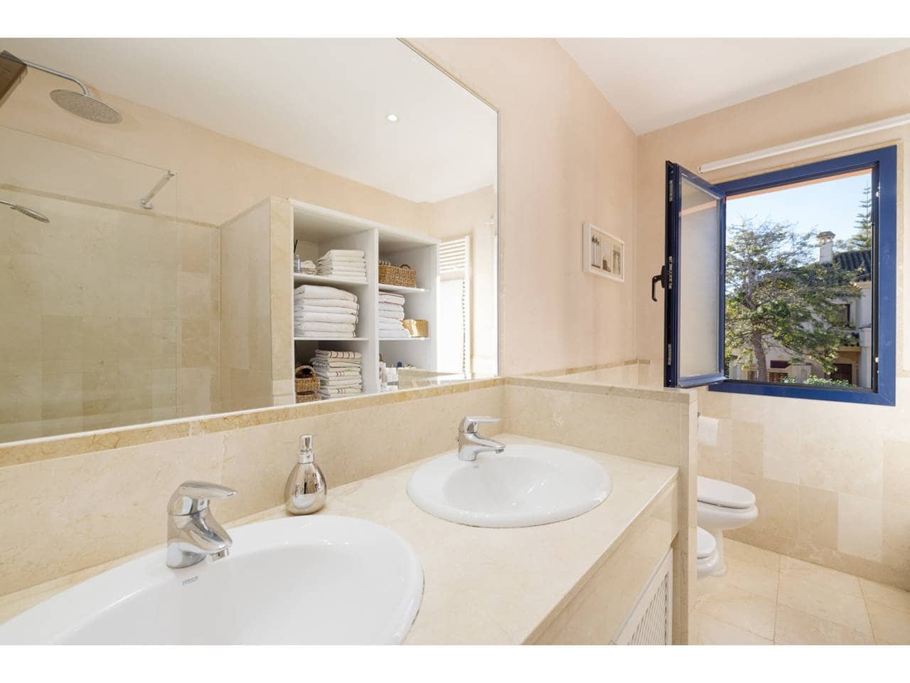 4 sypialnia Willa na sprzedaż w Sotogrande z basenem garażem - 735 000 € (Ref: 9433163)