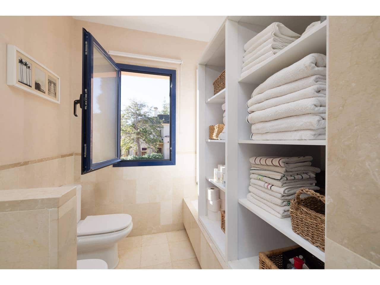 4 sypialnia Willa na sprzedaż w Sotogrande z basenem garażem - 735 000 € (Ref: 9433163)