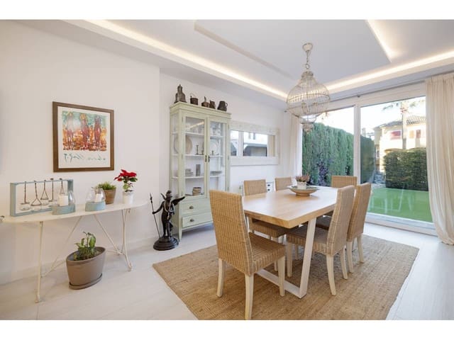 4 makuuhuone Huvila myytävänä paikassa Sotogrande, San Roque mukana uima-altaan 
autotalli - 735 000 € (Ref: 9433163)