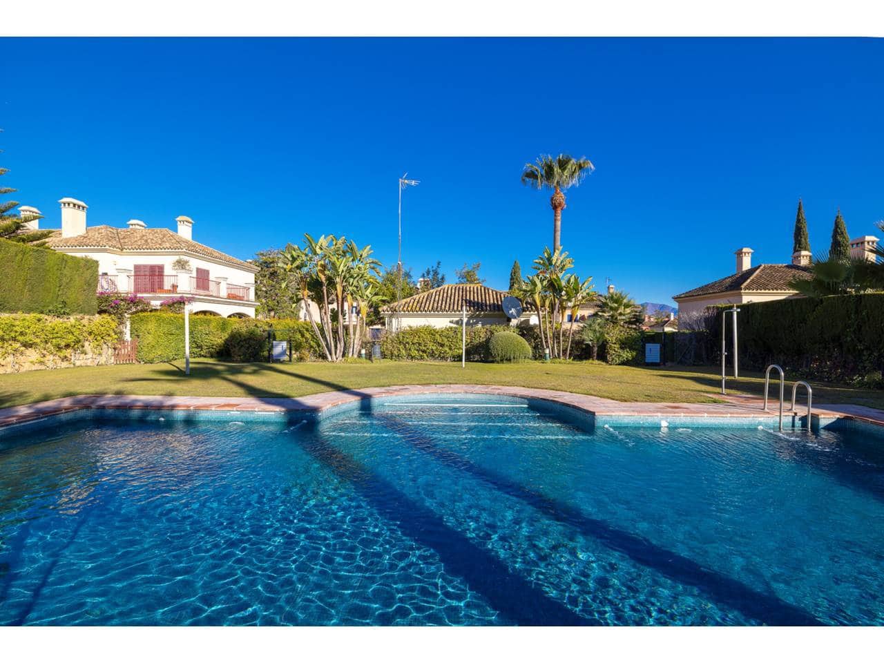 4 sypialnia Willa na sprzedaż w Sotogrande z basenem garażem - 735 000 € (Ref: 9433163)