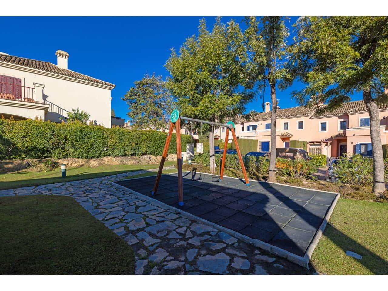 4 sypialnia Willa na sprzedaż w Sotogrande z basenem garażem - 735 000 € (Ref: 9433163)