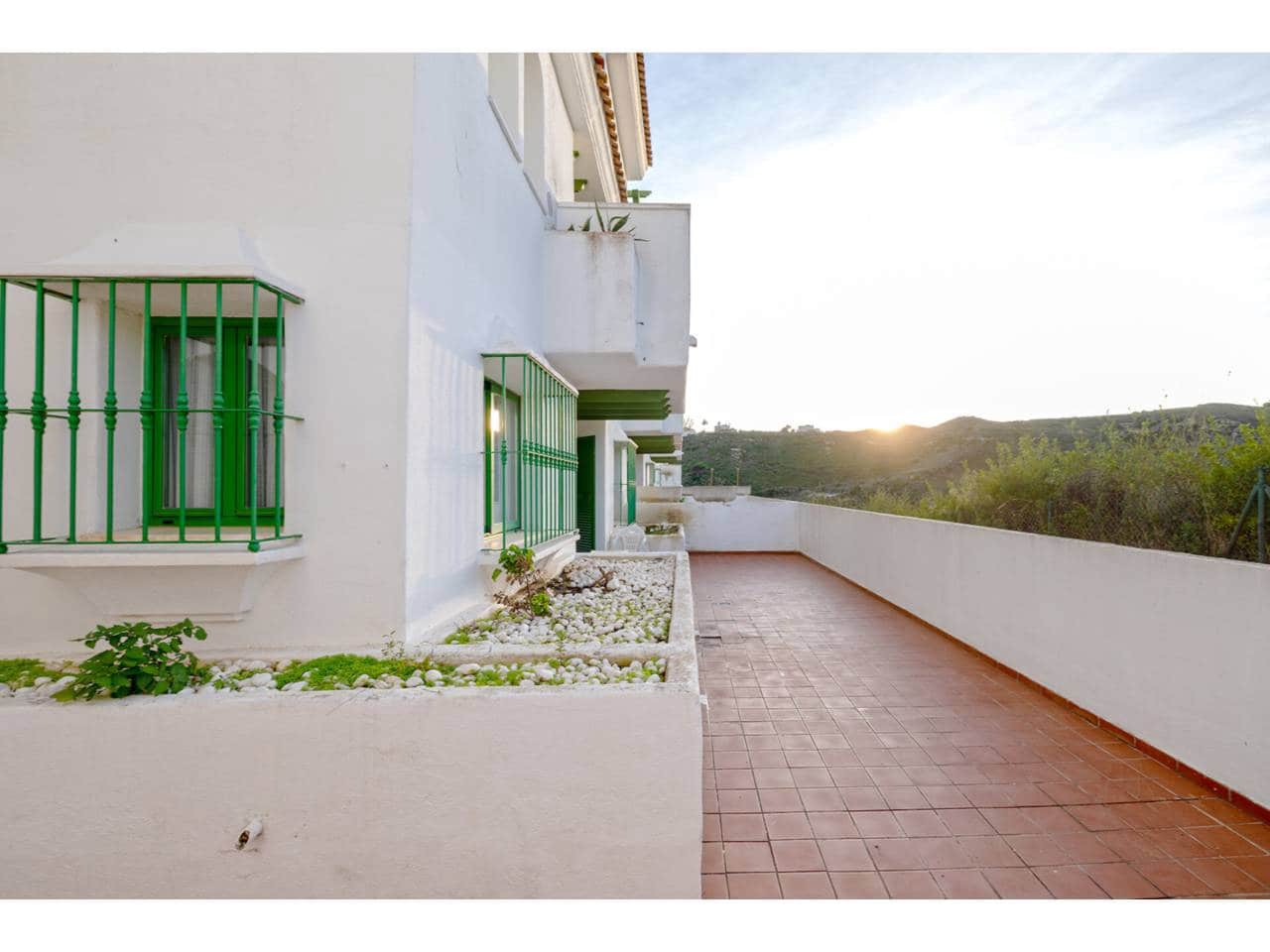 3 sypialnia Apartament na sprzedaż w Manilva z basenem garażem - 230 000 € (Ref: 9433164)