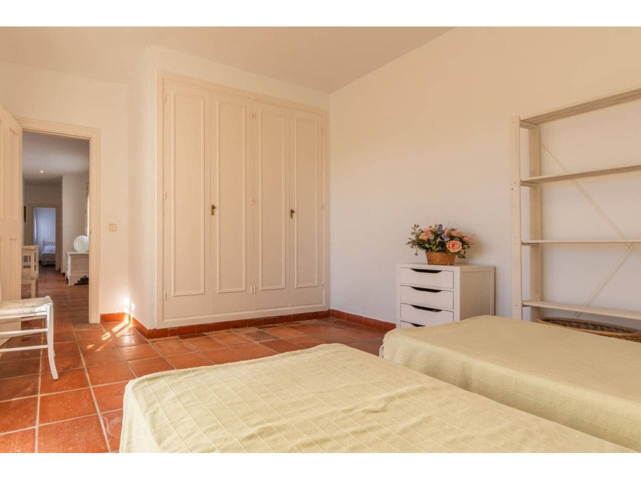 4 slaapkamer Villa te koop in Los Canos de Meca met zwembad garage - € 1.250.000 (Ref: 9433165)