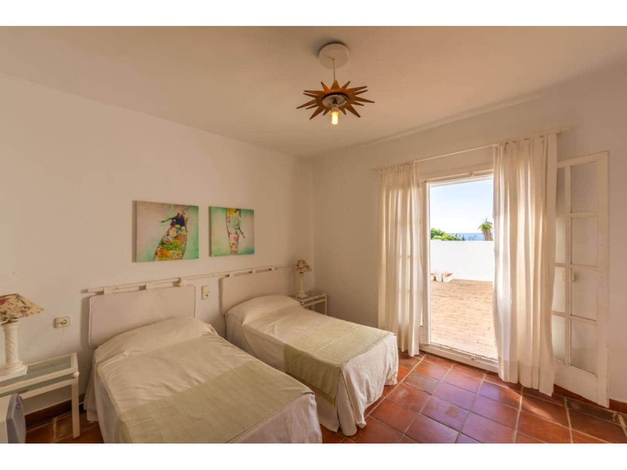 4 slaapkamer Villa te koop in Los Canos de Meca met zwembad garage - € 1.250.000 (Ref: 9433165)