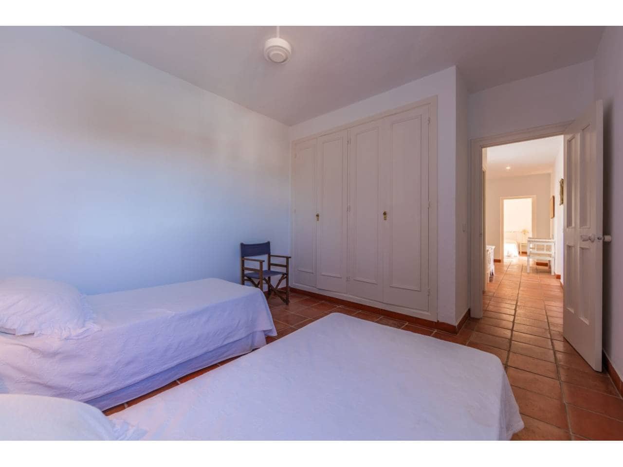 4 slaapkamer Villa te koop in Los Canos de Meca met zwembad garage - € 1.250.000 (Ref: 9433165)