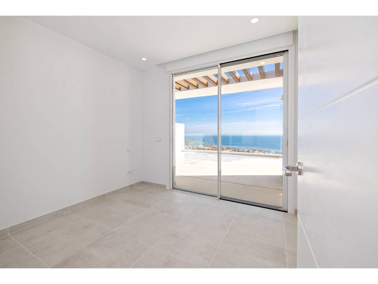 3 soveværelse Penthouse til salg i La Alcaidesa med swimmingpool garage - € 1.050.000 (Ref: 9468162)