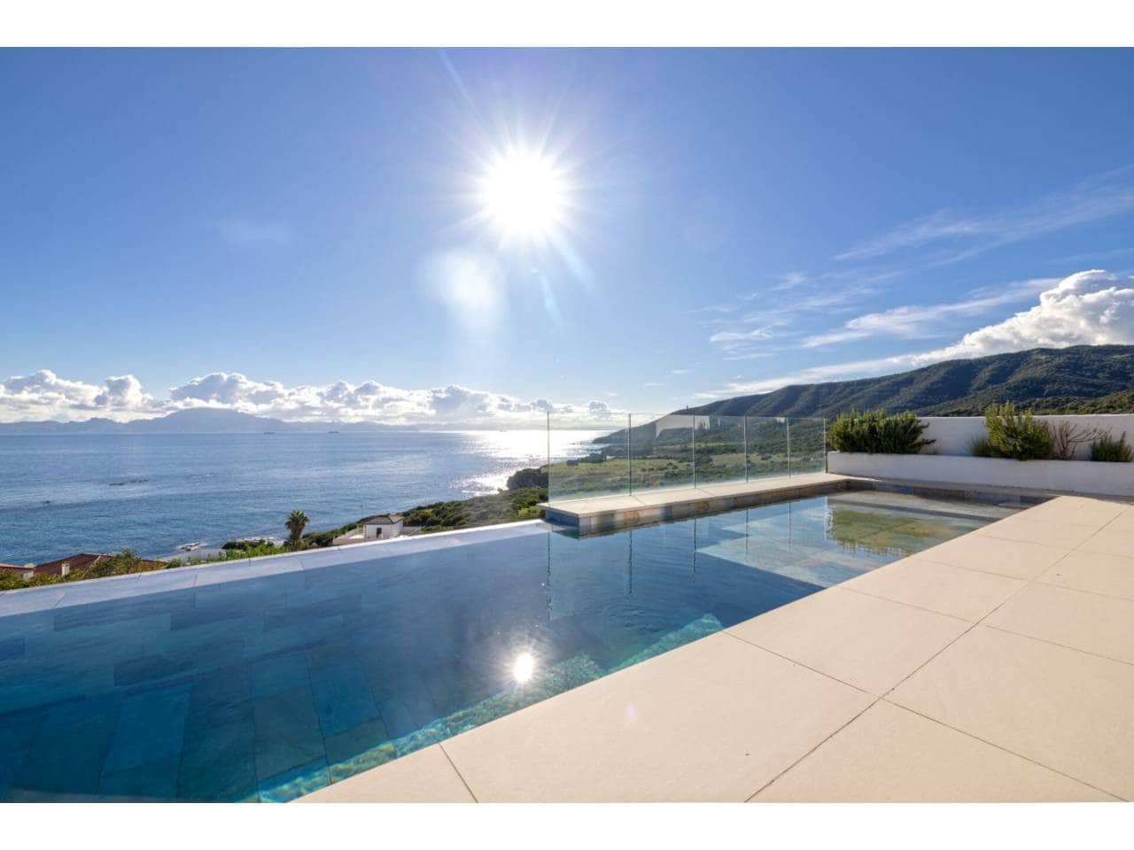 4 sypialnia Willa na sprzedaż w Algeciras z basenem garażem - 825 000 € (Ref: 9488122)