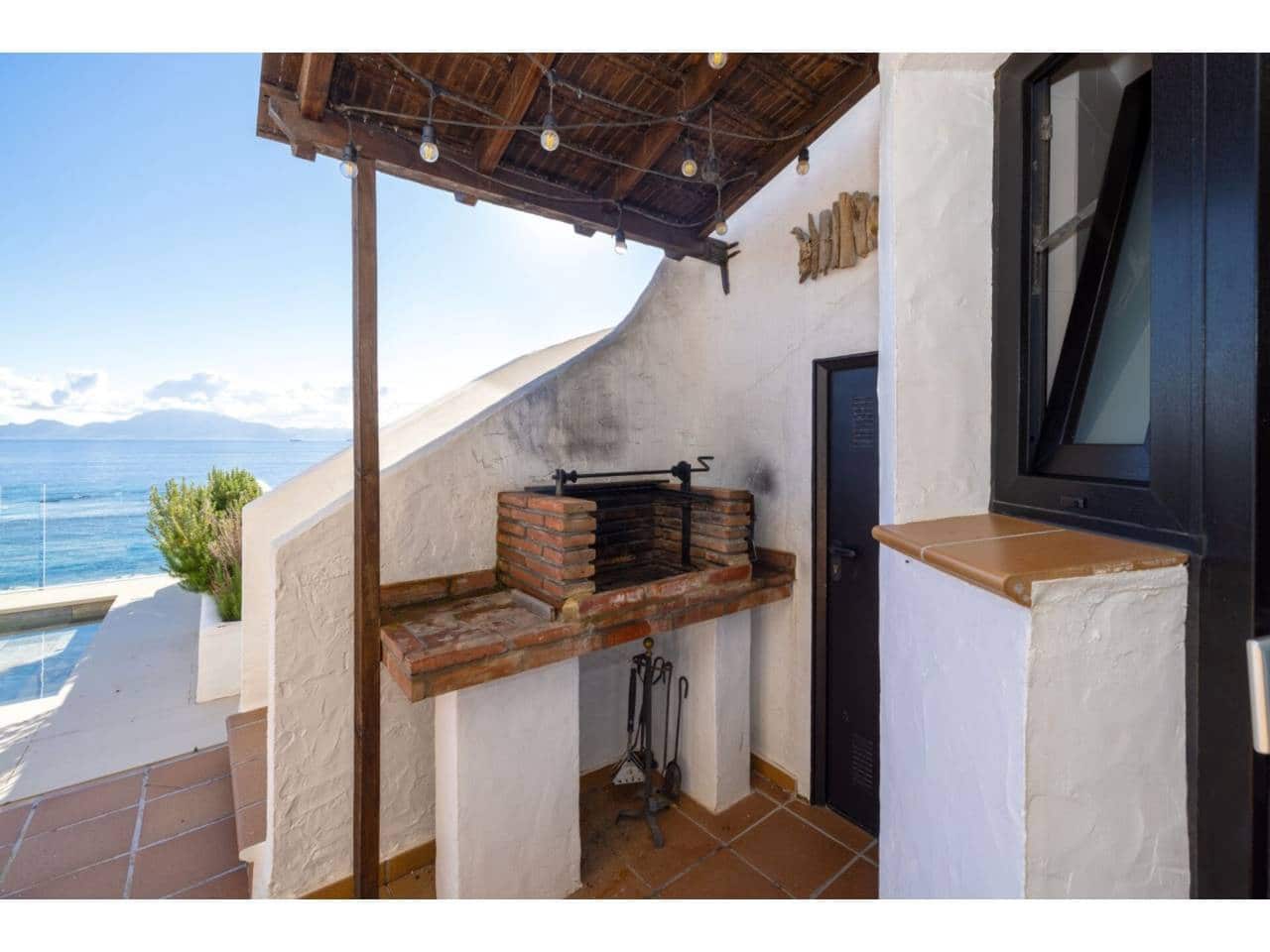 4 sypialnia Willa na sprzedaż w Algeciras z basenem garażem - 825 000 € (Ref: 9488122)