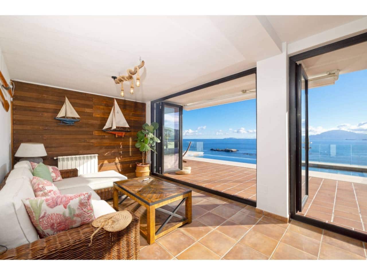 4 sypialnia Willa na sprzedaż w Algeciras z basenem garażem - 825 000 € (Ref: 9488122)