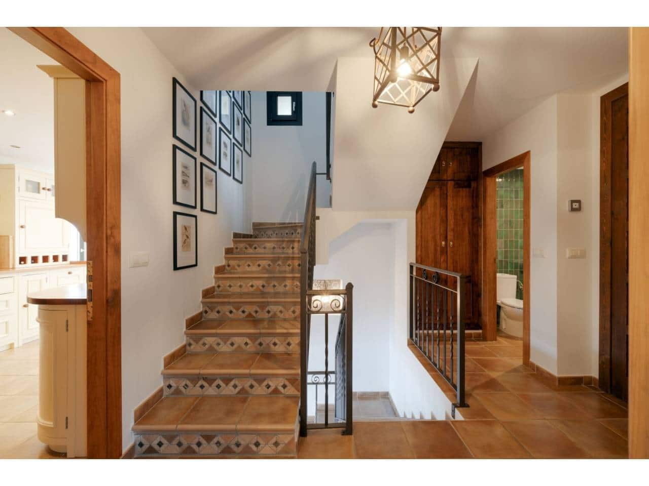 4 sypialnia Willa na sprzedaż w Algeciras z basenem garażem - 825 000 € (Ref: 9488122)