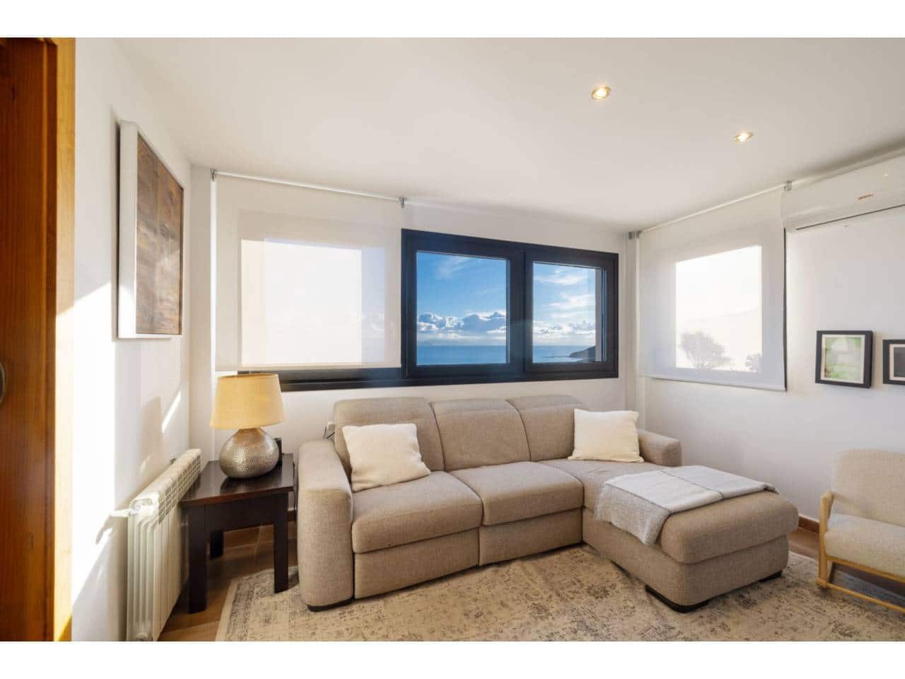 4 sypialnia Willa na sprzedaż w Algeciras z basenem garażem - 825 000 € (Ref: 9488122)