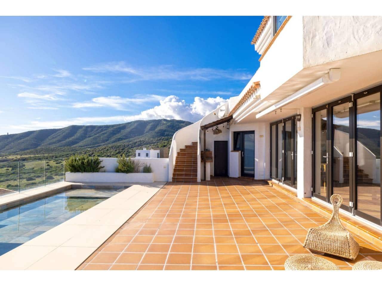 4 sypialnia Willa na sprzedaż w Algeciras z basenem garażem - 825 000 € (Ref: 9488122)