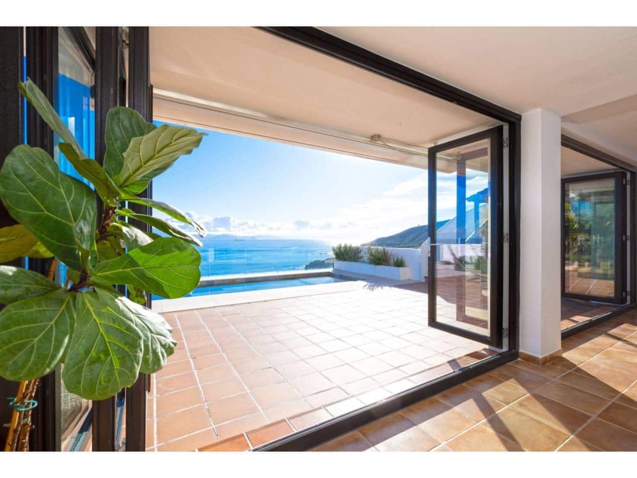 4 sypialnia Willa na sprzedaż w Algeciras z basenem garażem - 825 000 € (Ref: 9488122)