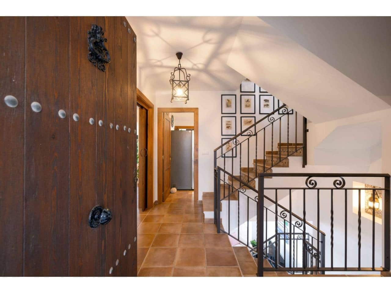 4 sypialnia Willa na sprzedaż w Algeciras z basenem garażem - 825 000 € (Ref: 9488122)