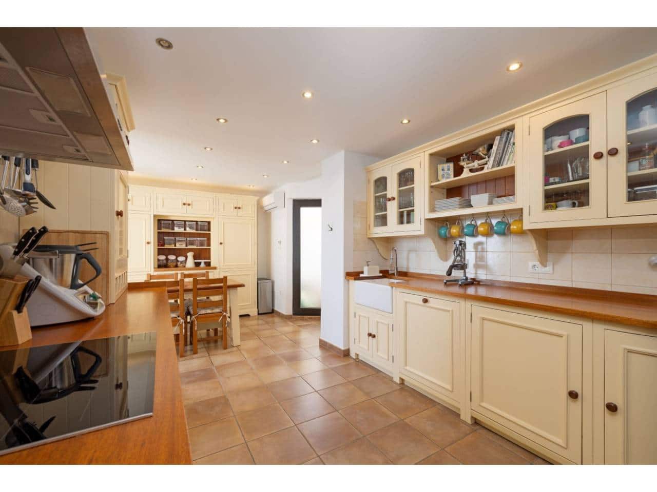 4 sypialnia Willa na sprzedaż w Algeciras z basenem garażem - 825 000 € (Ref: 9488122)