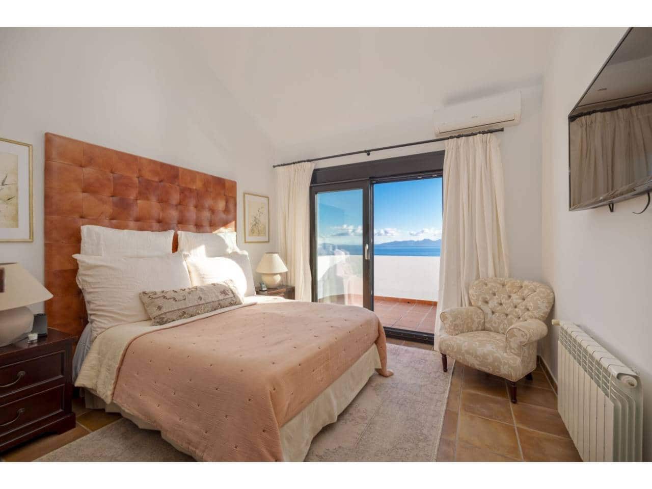 4 sypialnia Willa na sprzedaż w Algeciras z basenem garażem - 825 000 € (Ref: 9488122)