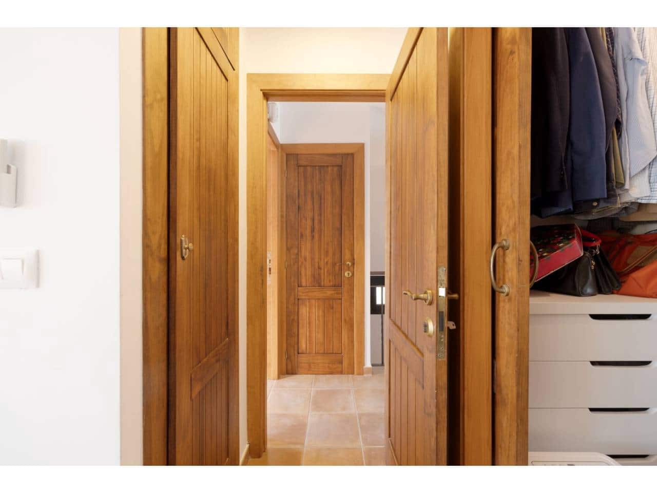 4 sypialnia Willa na sprzedaż w Algeciras z basenem garażem - 825 000 € (Ref: 9488122)