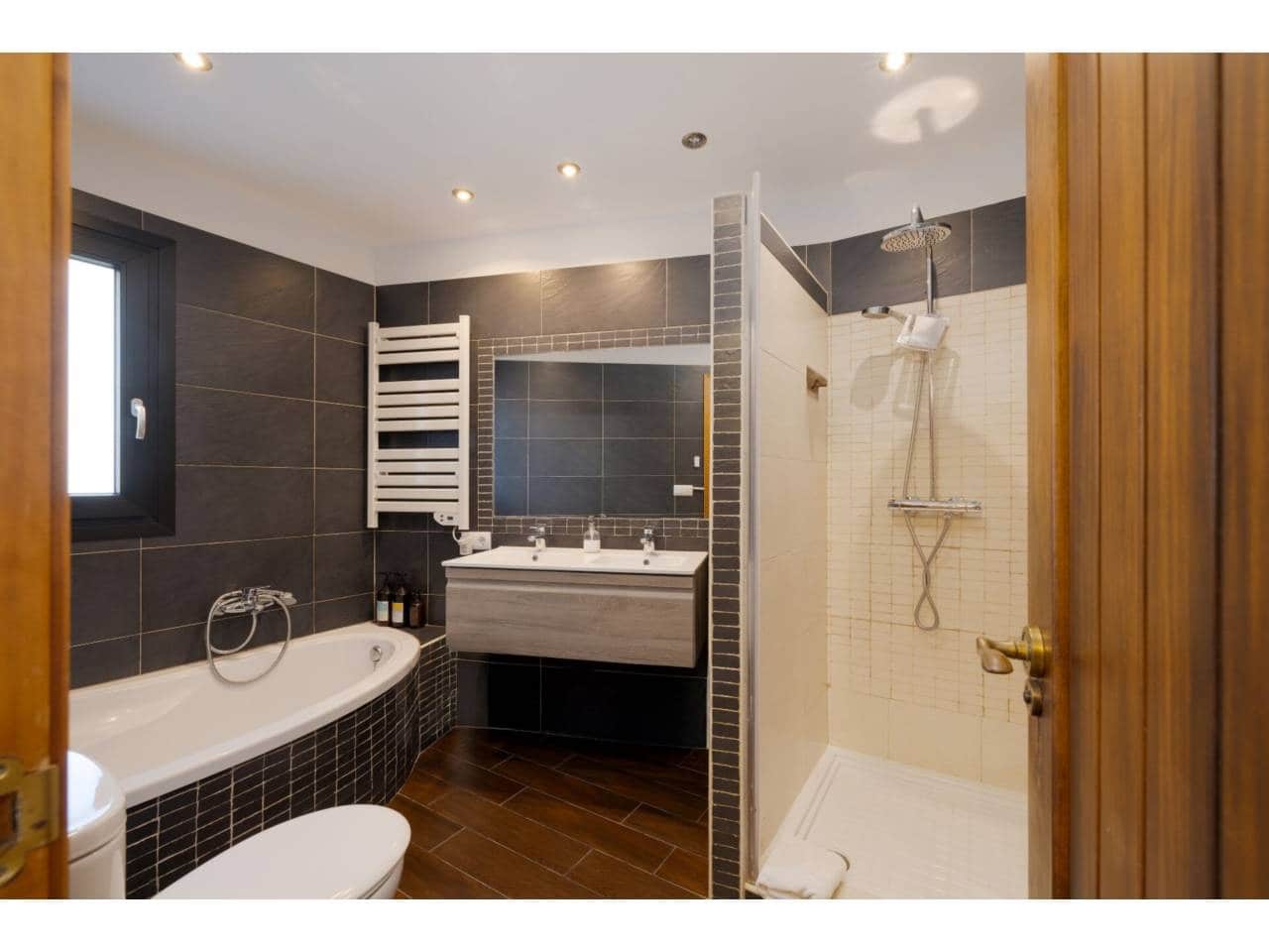 4 sypialnia Willa na sprzedaż w Algeciras z basenem garażem - 825 000 € (Ref: 9488122)