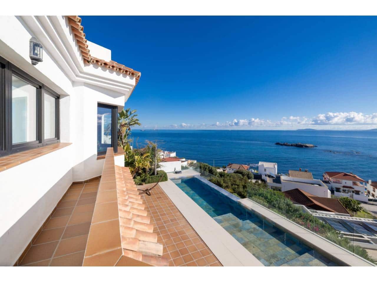 4 sypialnia Willa na sprzedaż w Algeciras z basenem garażem - 825 000 € (Ref: 9488122)