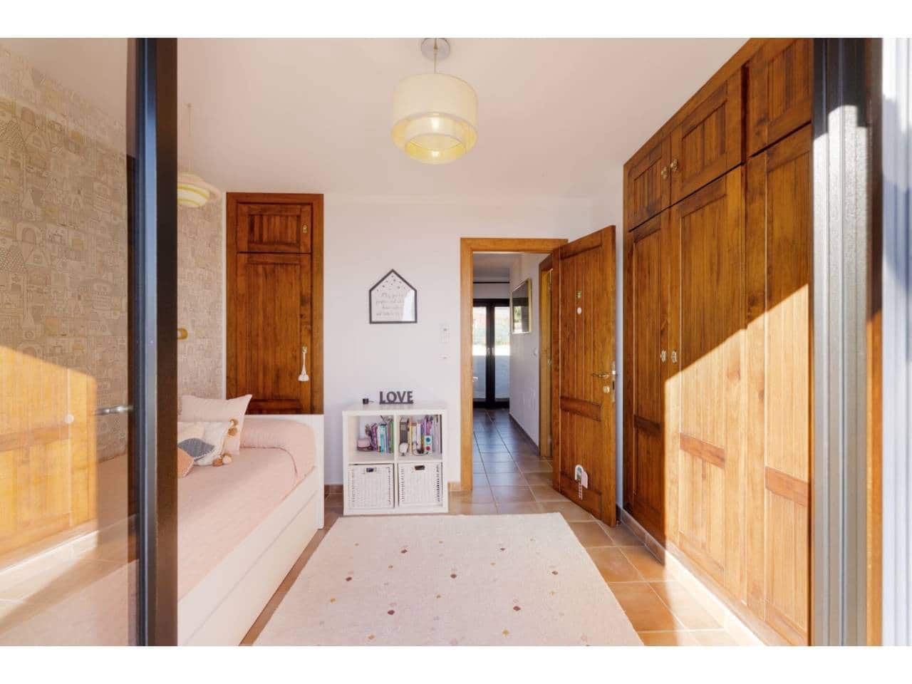 4 sypialnia Willa na sprzedaż w Algeciras z basenem garażem - 825 000 € (Ref: 9488122)