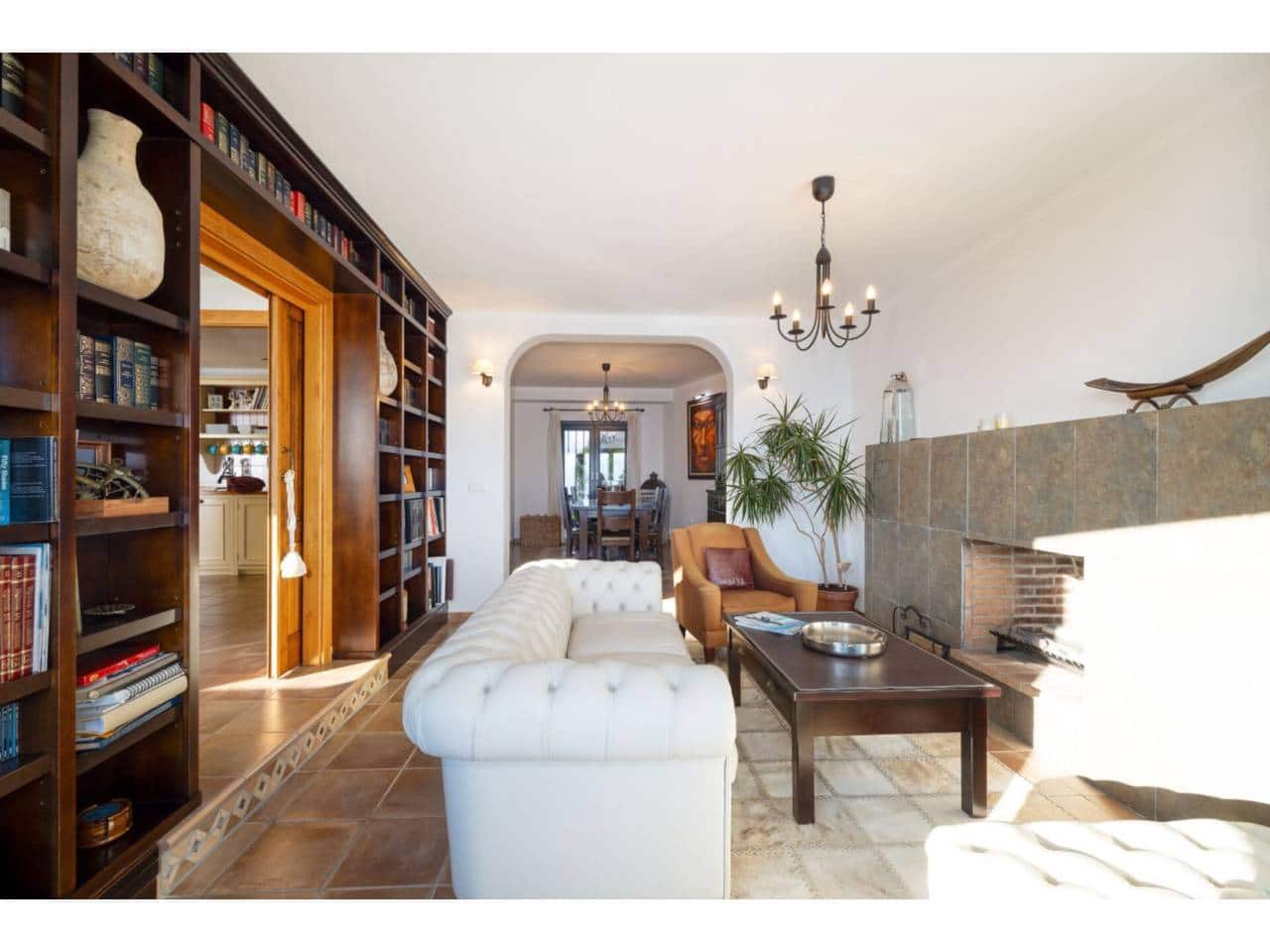 4 sypialnia Willa na sprzedaż w Algeciras z basenem garażem - 825 000 € (Ref: 9488122)