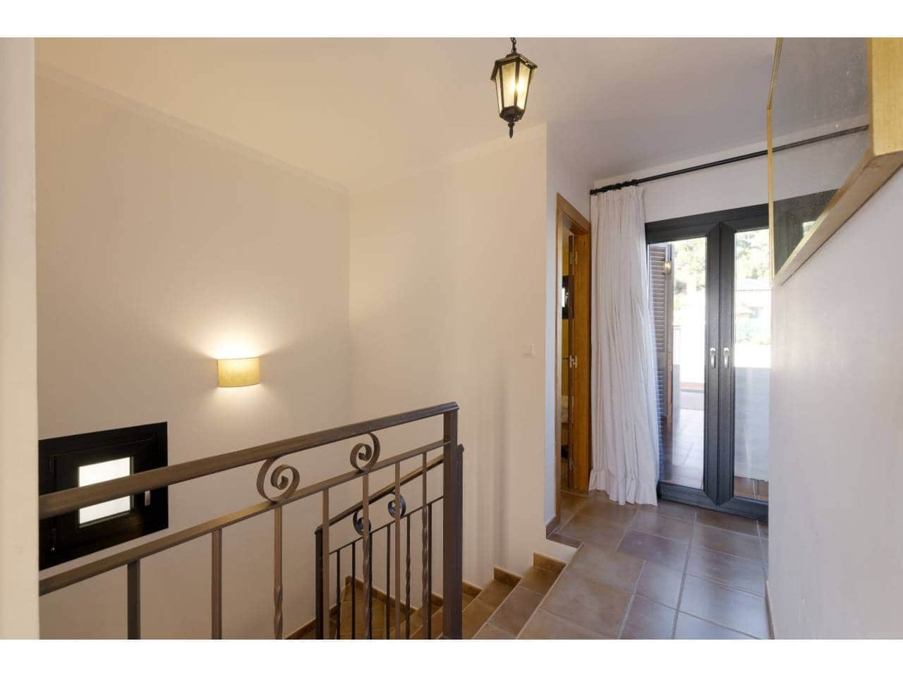 4 sypialnia Willa na sprzedaż w Algeciras z basenem garażem - 825 000 € (Ref: 9488122)