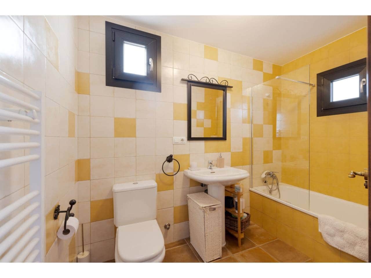 4 sypialnia Willa na sprzedaż w Algeciras z basenem garażem - 825 000 € (Ref: 9488122)