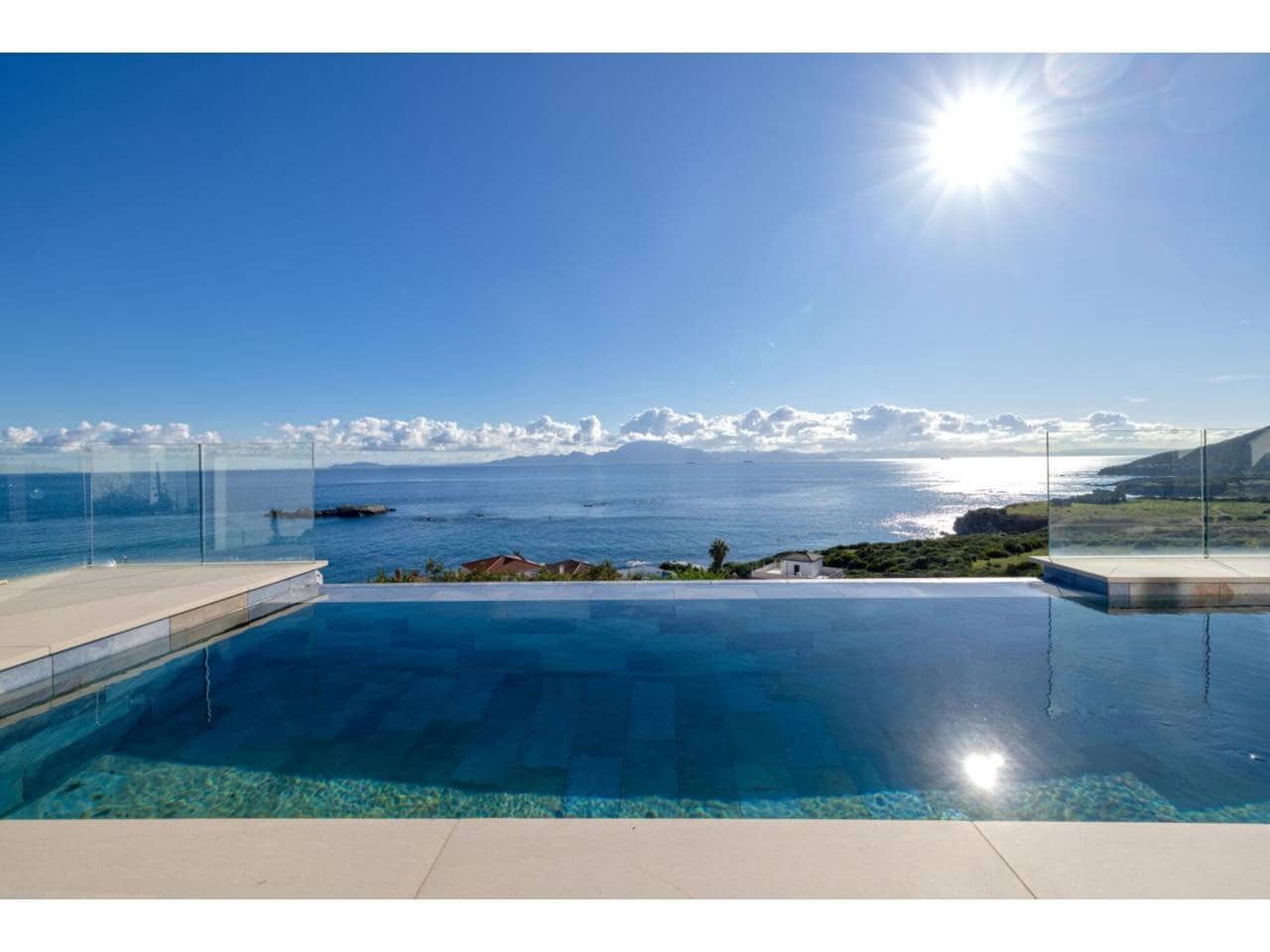 4 sypialnia Willa na sprzedaż w Algeciras z basenem garażem - 825 000 € (Ref: 9488122)