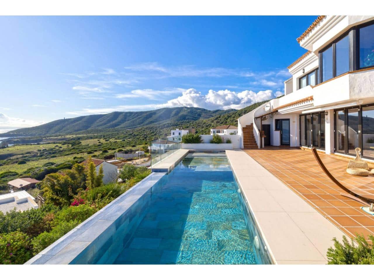 4 sypialnia Willa na sprzedaż w Algeciras z basenem garażem - 825 000 € (Ref: 9488122)