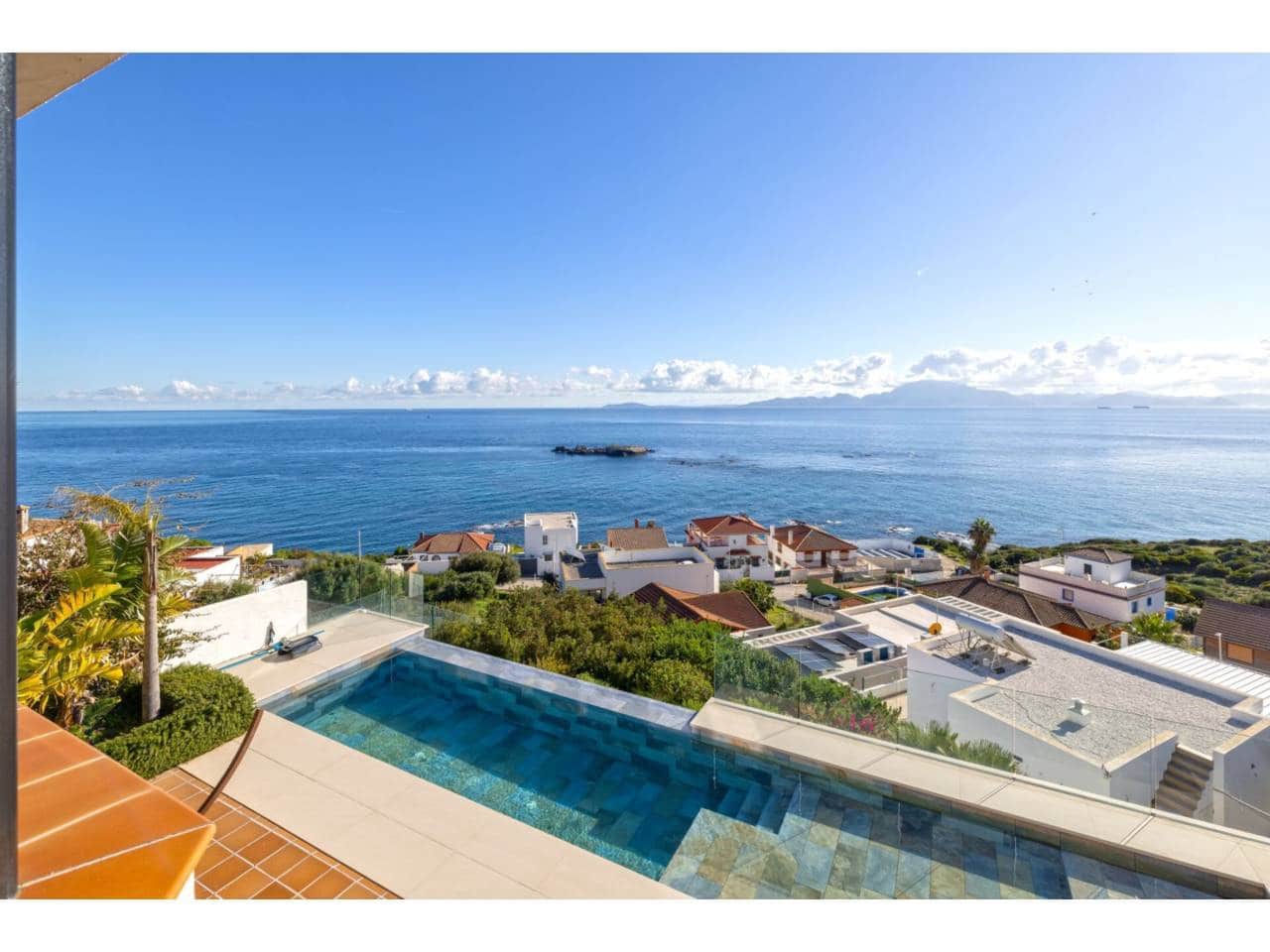 4 sypialnia Willa na sprzedaż w Algeciras z basenem garażem - 825 000 € (Ref: 9488122)