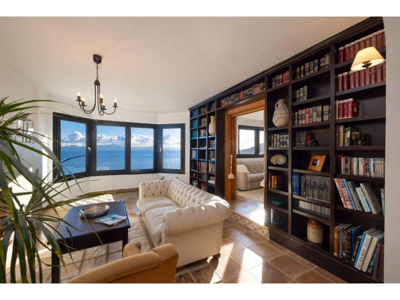 4 sypialnia Willa na sprzedaż w Algeciras z basenem garażem - 825 000 € (Ref: 9488122)