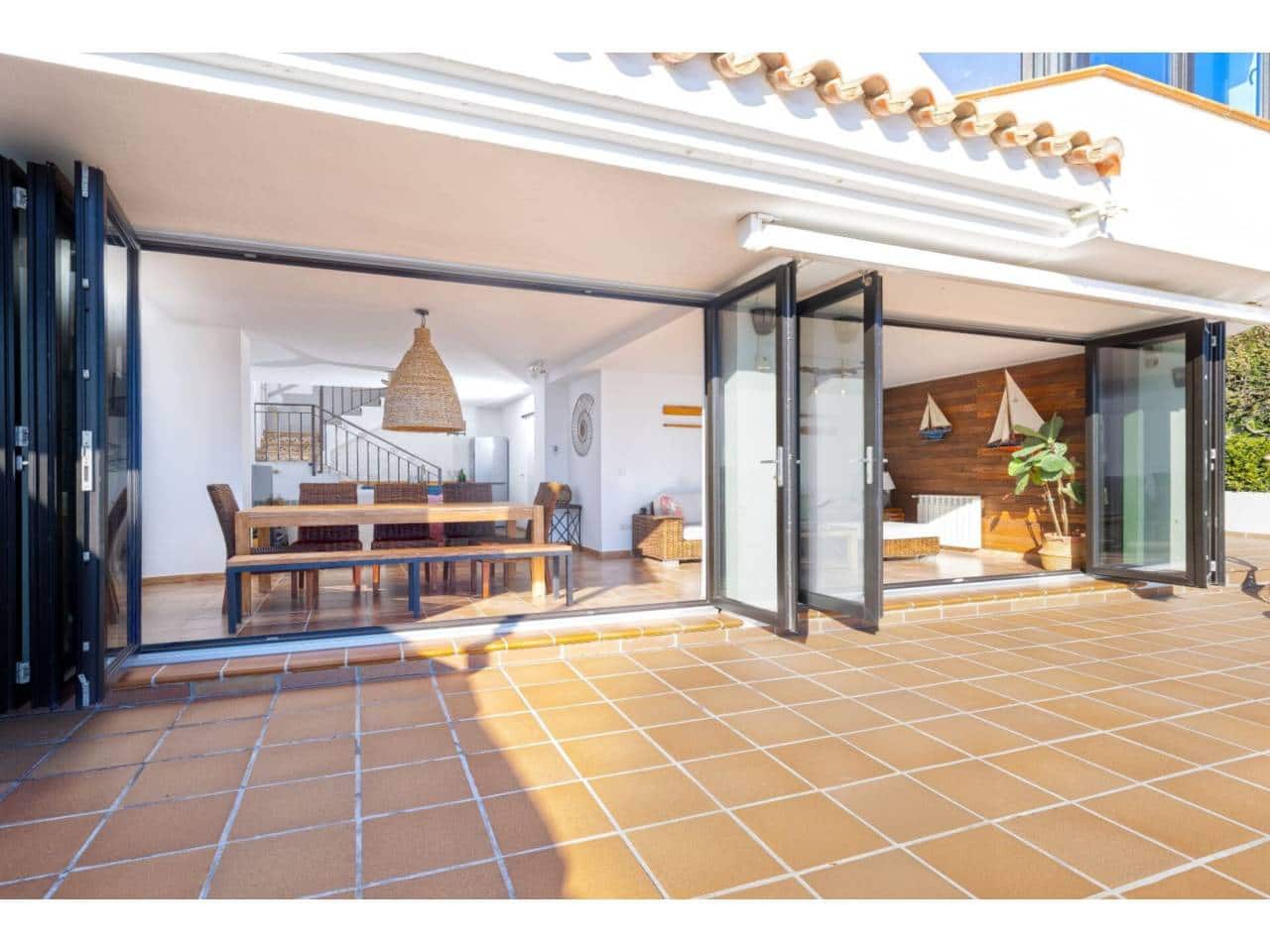 4 sypialnia Willa na sprzedaż w Algeciras z basenem garażem - 825 000 € (Ref: 9488122)