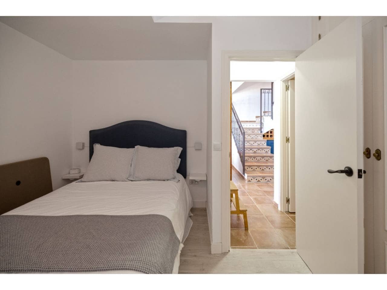 4 sypialnia Willa na sprzedaż w Algeciras z basenem garażem - 825 000 € (Ref: 9488122)