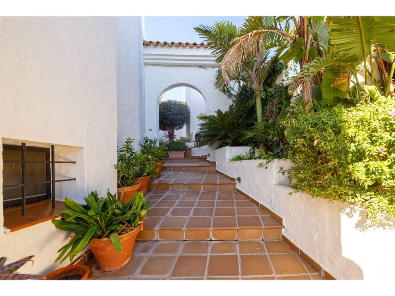 4 sypialnia Willa na sprzedaż w Algeciras z basenem garażem - 825 000 € (Ref: 9488122)