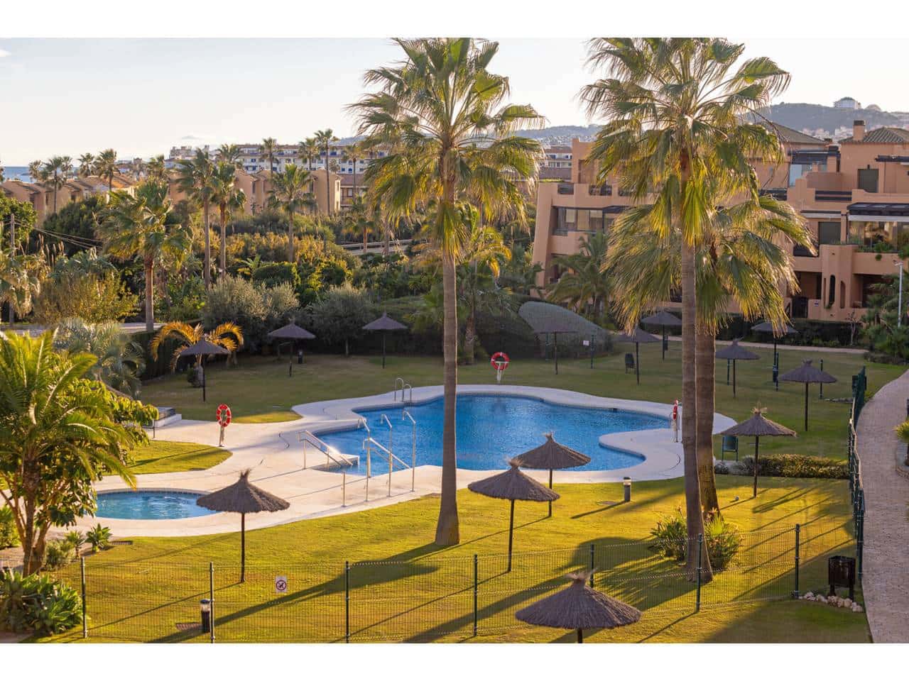 2 chambre Penthouse à vendre à Casares avec piscine garage - 490 000 € (Ref: 9526034)