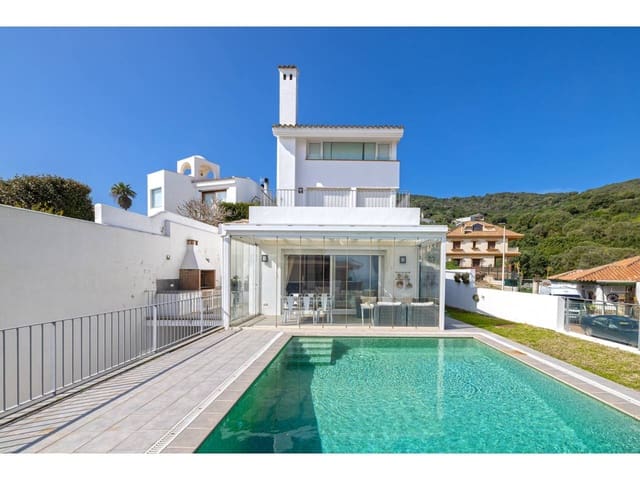 Chalet de 4 habitaciones en Algeciras en venta con piscina garaje - 895.000 € (Ref: 9529503)