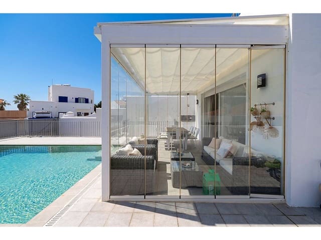 Chalet de 4 habitaciones en Algeciras en venta con piscina garaje - 895.000 € (Ref: 9529503)