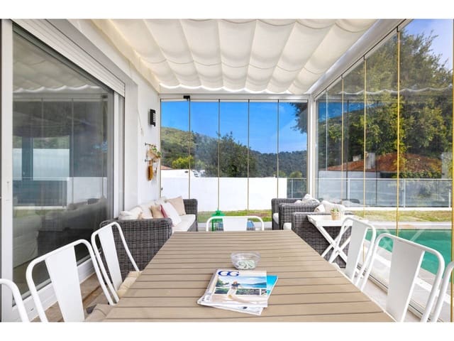 Chalet de 4 habitaciones en Algeciras en venta con piscina garaje - 895.000 € (Ref: 9529503)