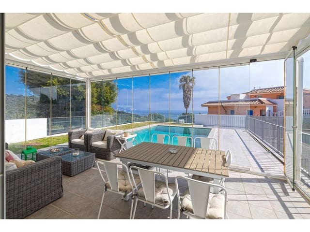 Chalet de 4 habitaciones en Algeciras en venta con piscina garaje - 895.000 € (Ref: 9529503)