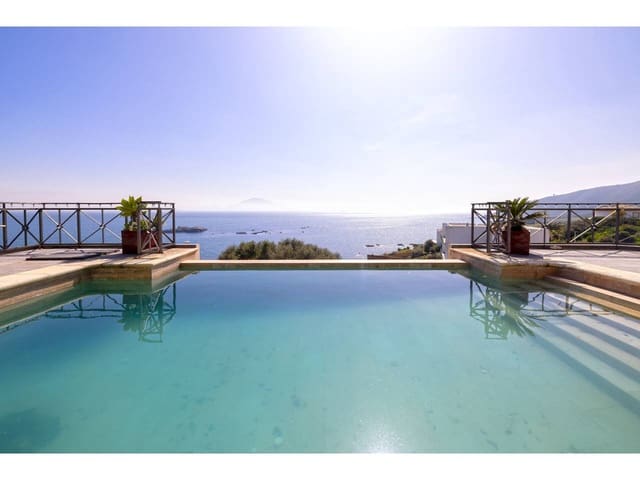 3 soverom Villa til salgs i Algeciras med svømmebasseng garasje - € 849 000 (Ref: 9540656)