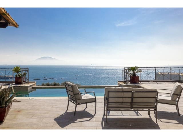 3 soverom Villa til salgs i Algeciras med svømmebasseng garasje - € 849 000 (Ref: 9540656)