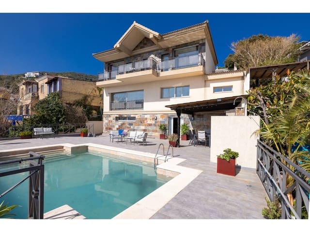 3 soverom Villa til salgs i Algeciras med svømmebasseng garasje - € 849 000 (Ref: 9540656)