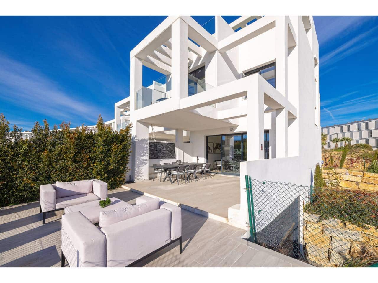 3 soveværelse Byhus til salg i Manilva med swimmingpool garage - € 699.000 (Ref: 9542795)