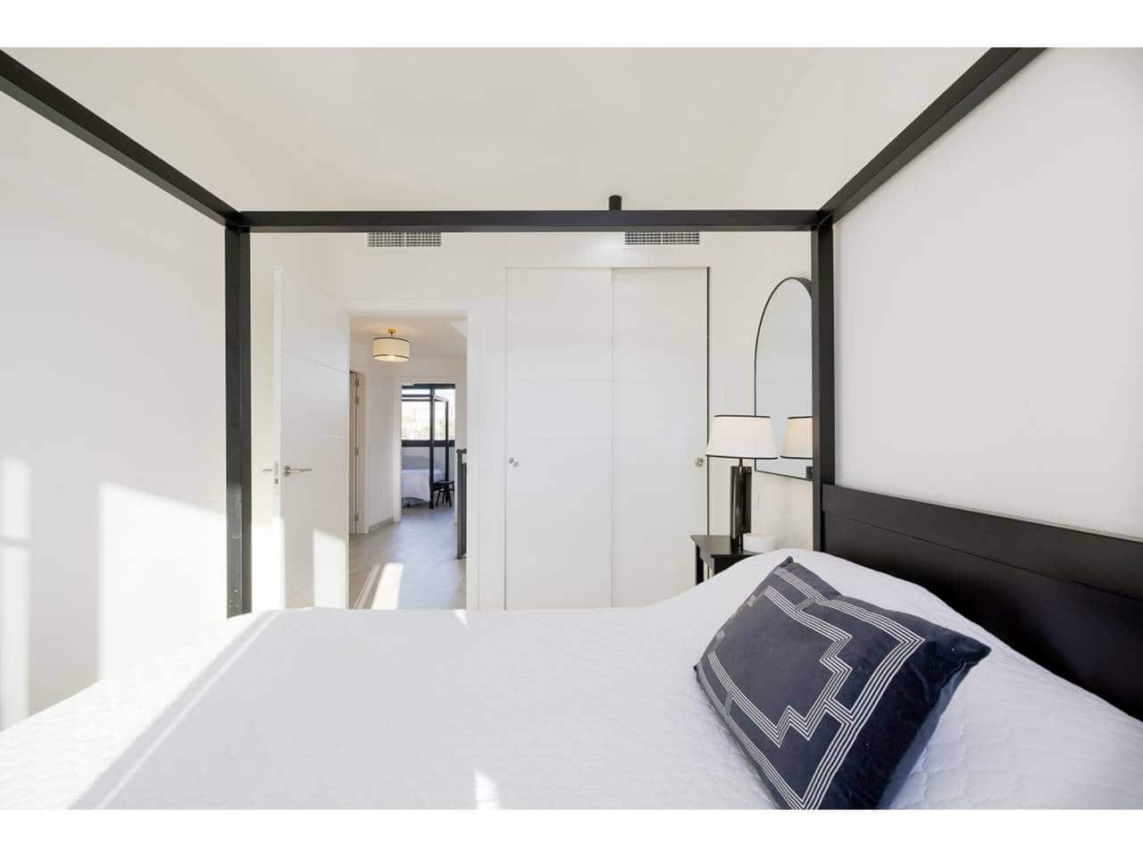 3 soveværelse Byhus til salg i Manilva med swimmingpool garage - € 699.000 (Ref: 9542795)