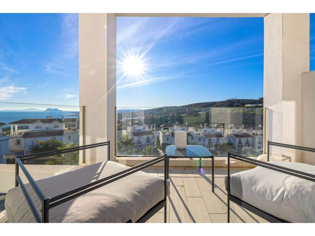 3 soveværelse Byhus til salg i Manilva med swimmingpool garage - € 699.000 (Ref: 9542795)